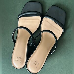 NEW DAY - Black thin strap Square-Toe Slide Sandals. Small heel 8.5